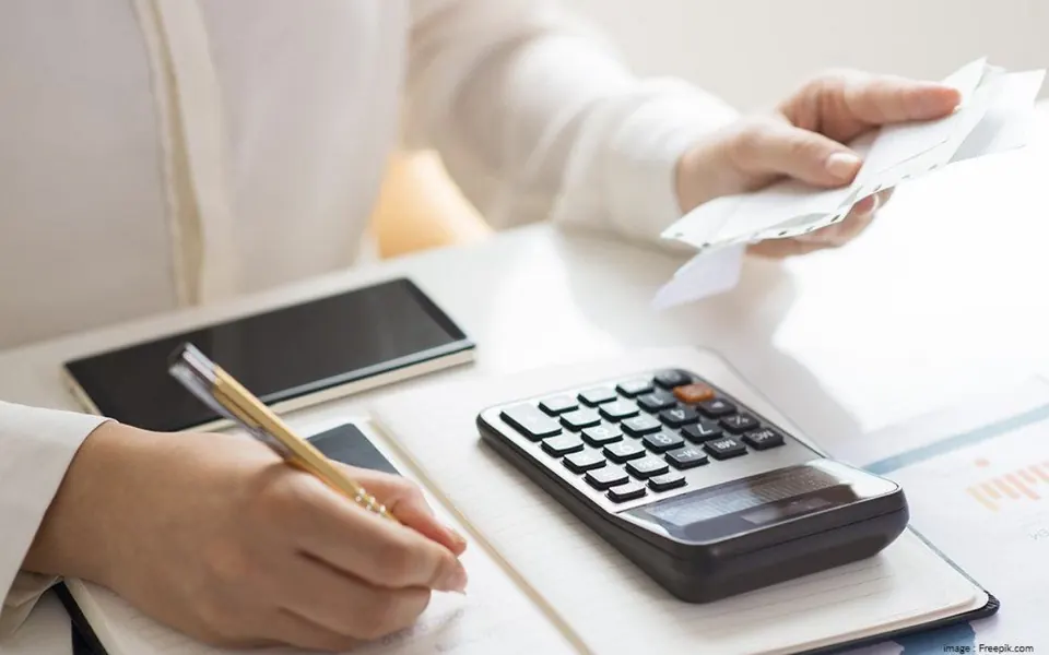 Vérification d’une facture avec une calculatrice